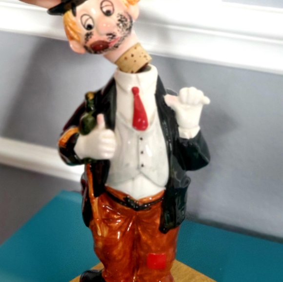 Ceramic Hobo Decanter Hand Painted Clown Music Box - Picture 7 of 7
